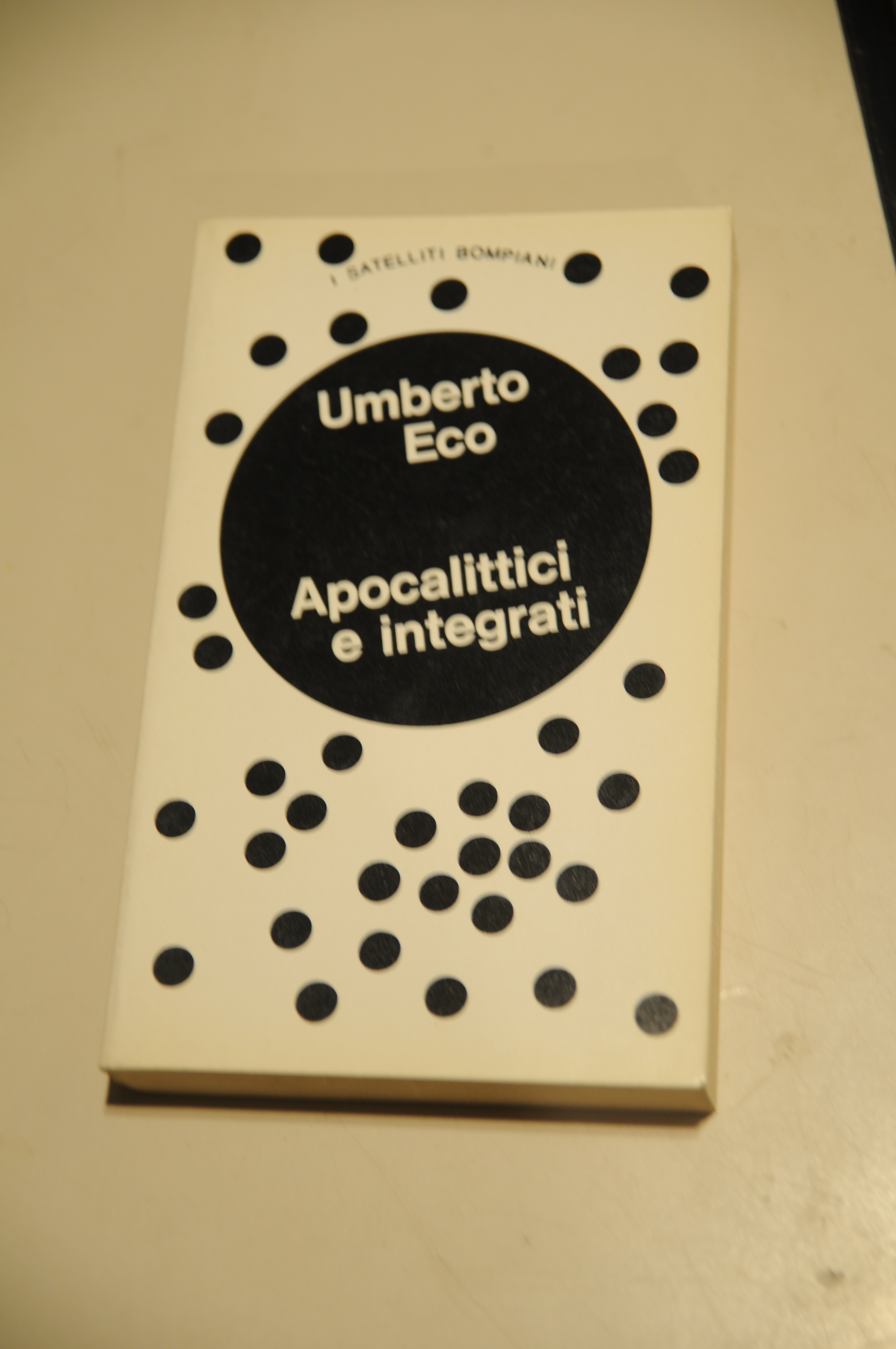 apocalittici e integrati NUOVO