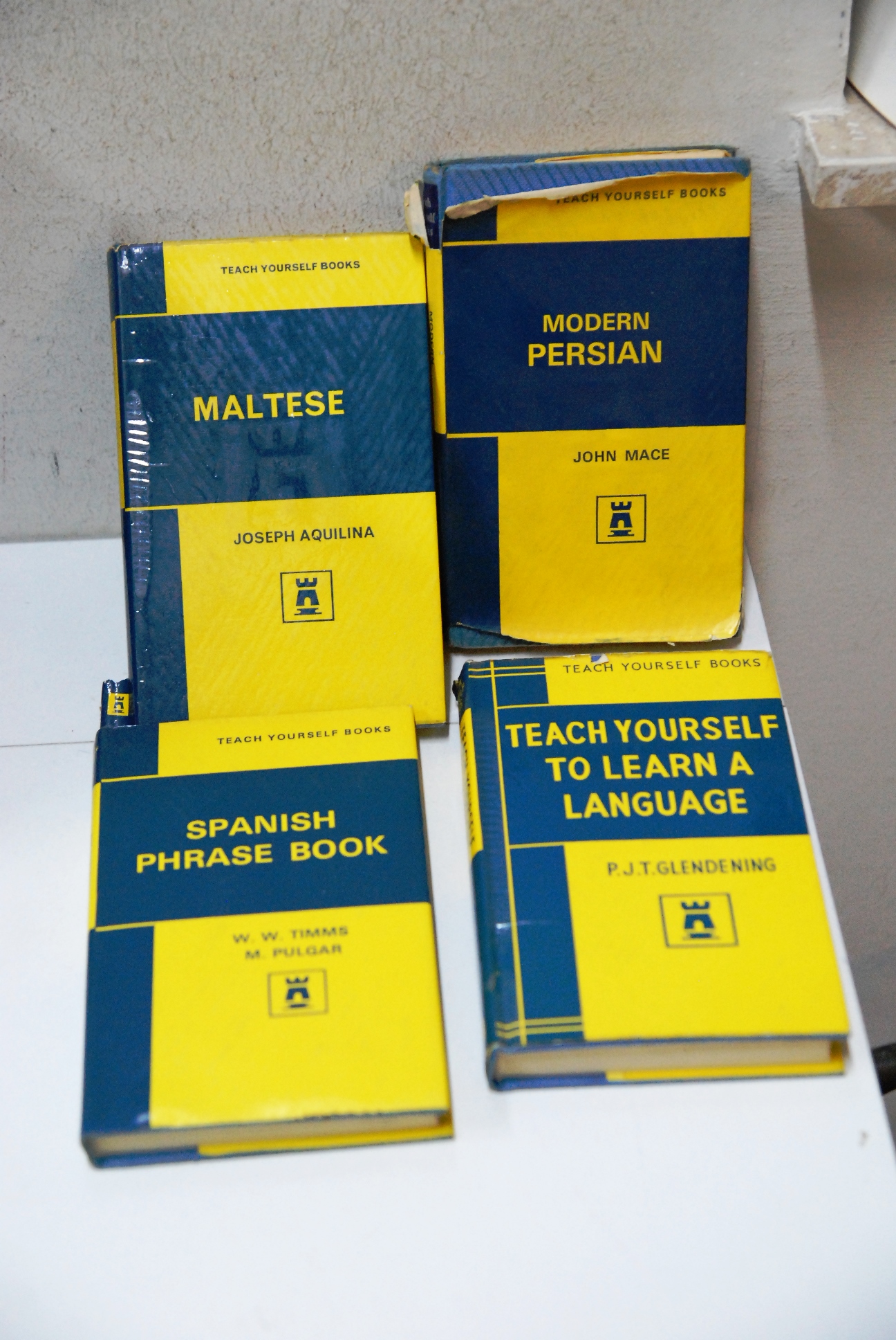 aquilina maltese mace modern persian timms pulgar spanish phrase book …