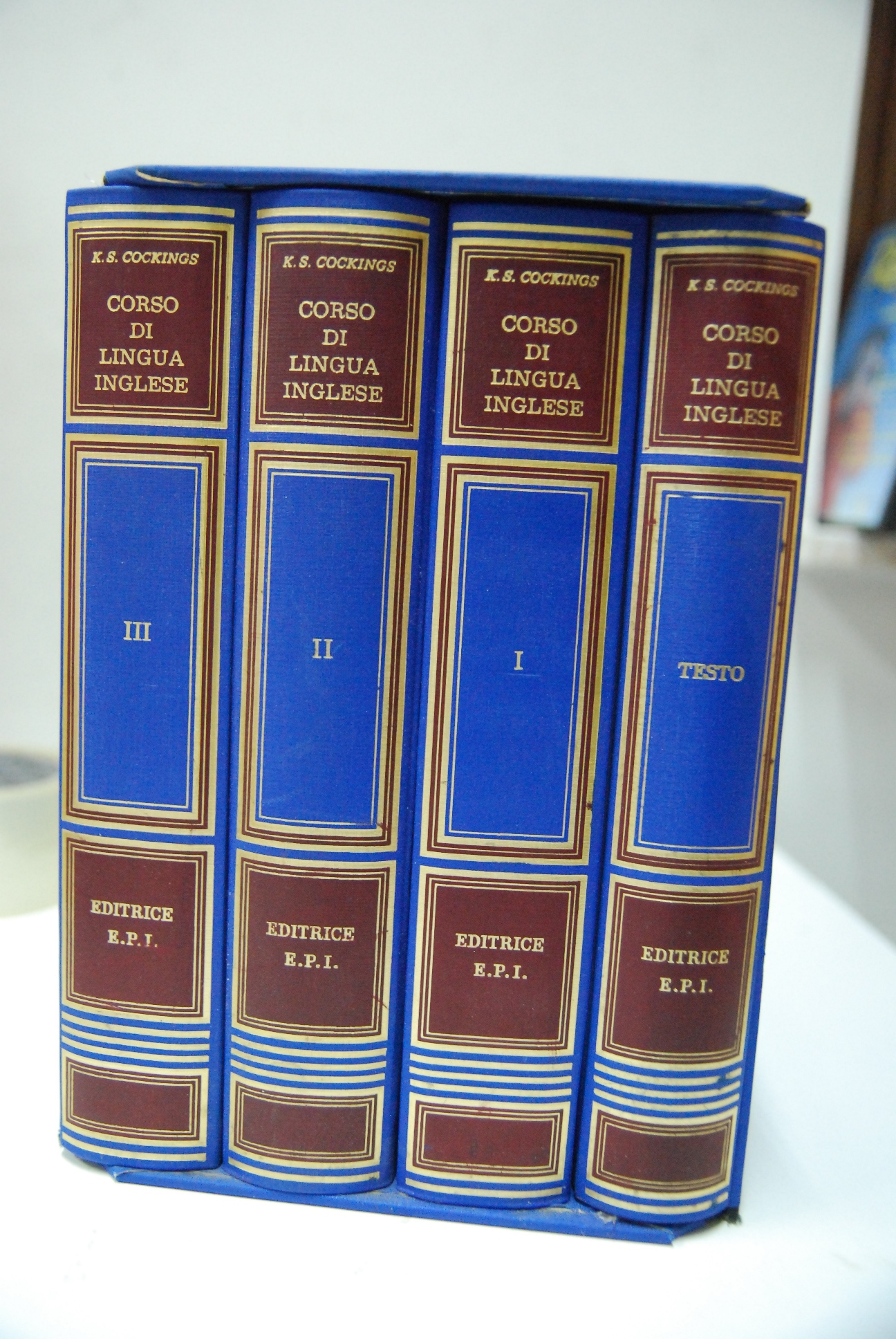 Corso di Lingua Inglese in 4 volumi completi con cofanetto