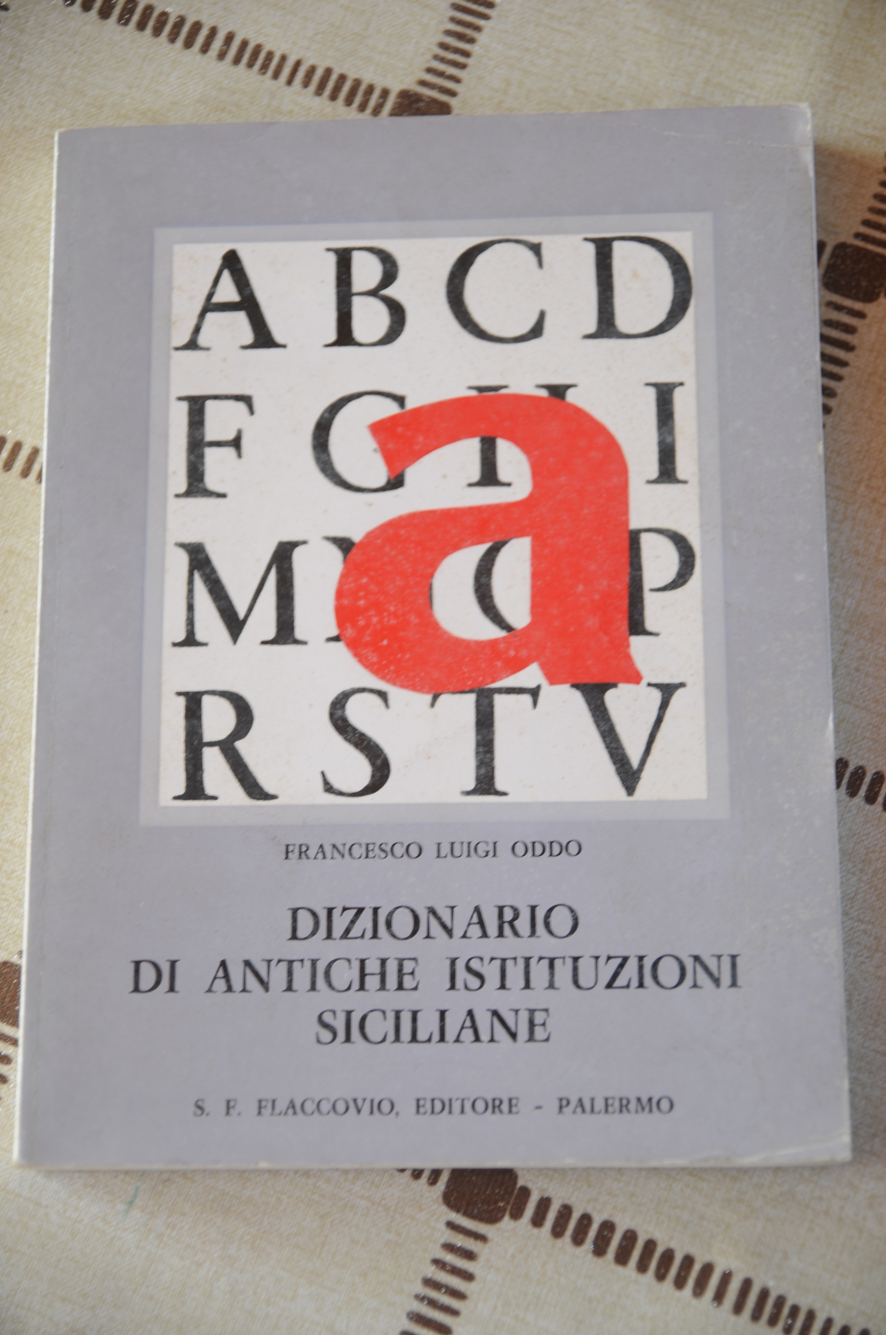 dizionario di antiche istituzioni siciliane NUOVO (sigla di possesso)