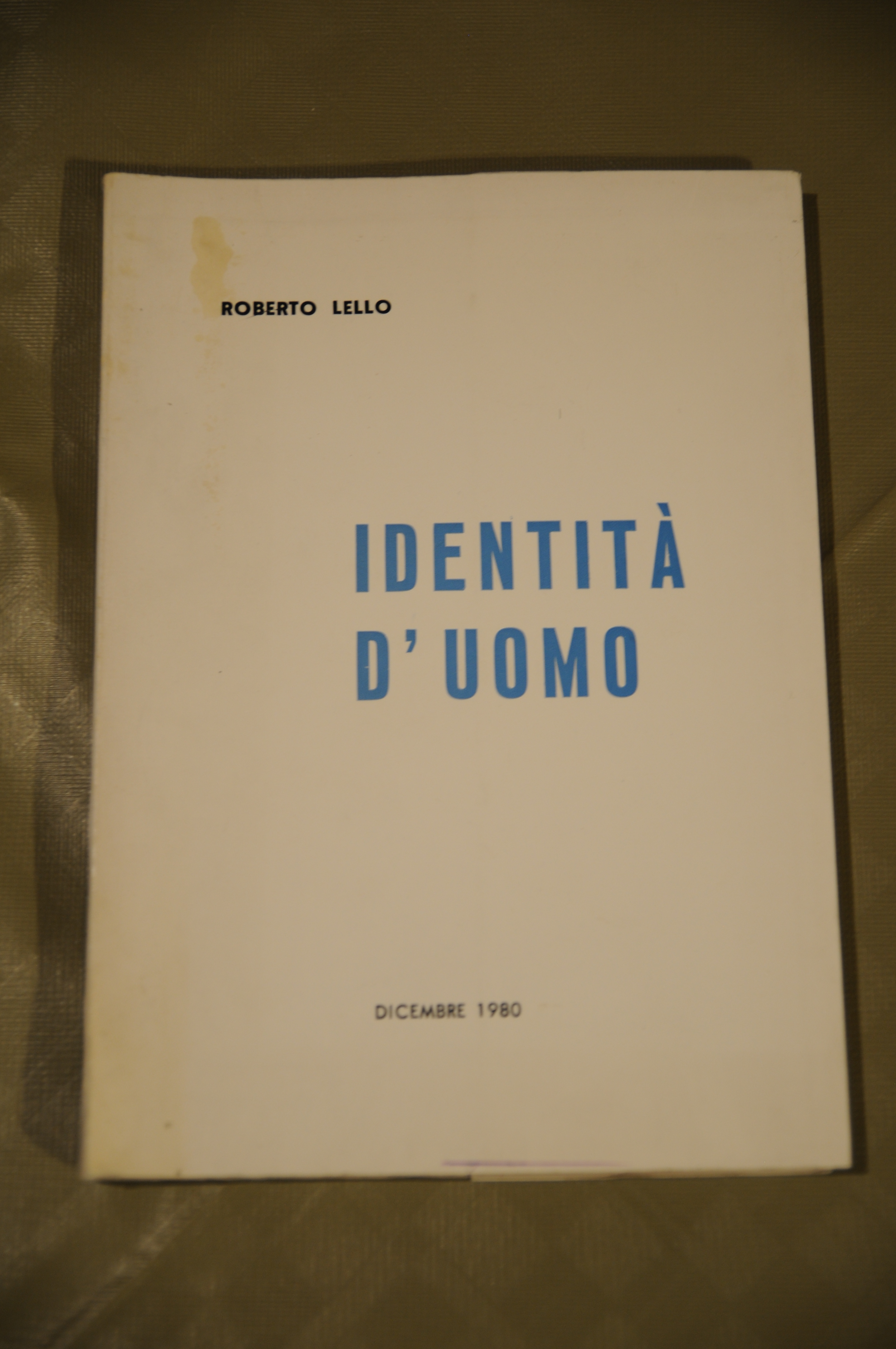 identità di uomo autografato con dedica