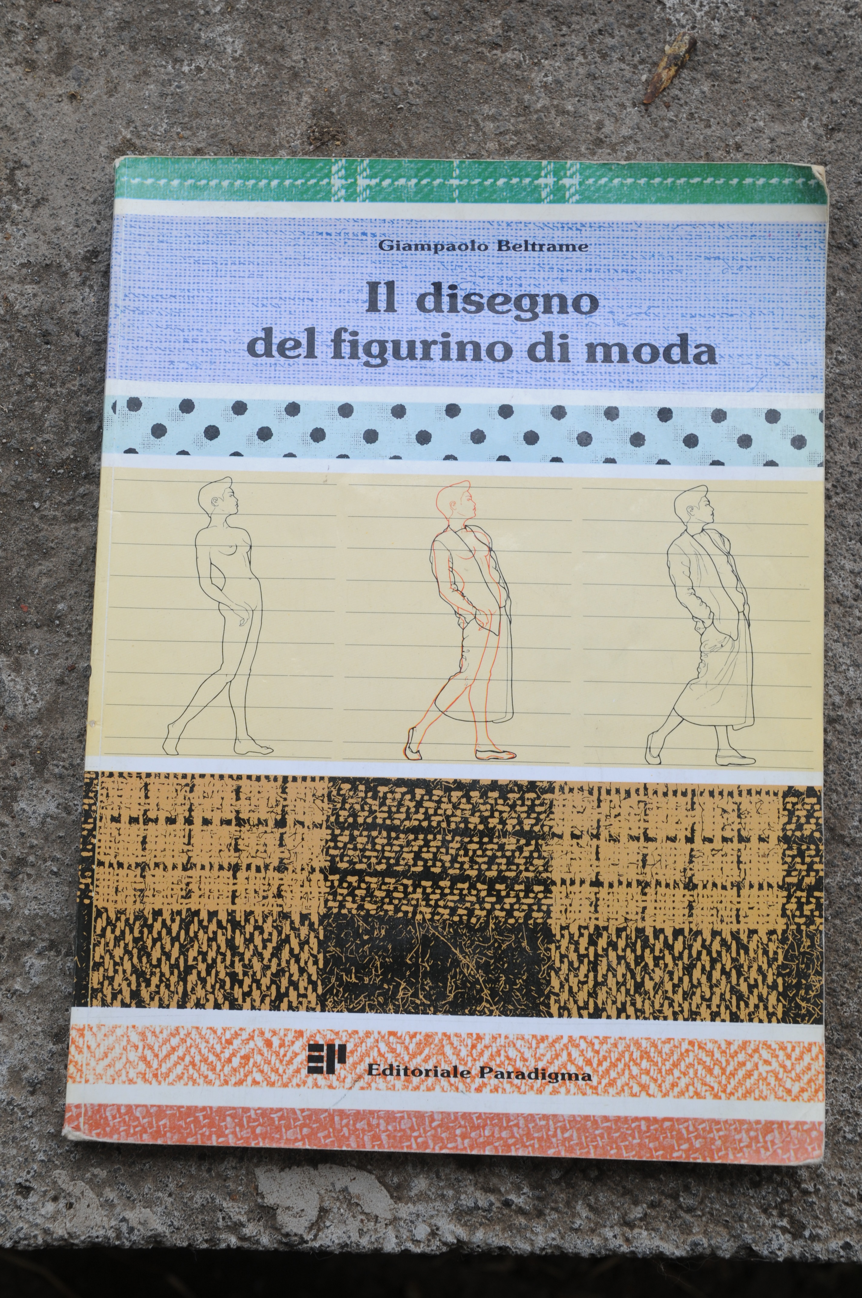 il disegno del figurino di moda
