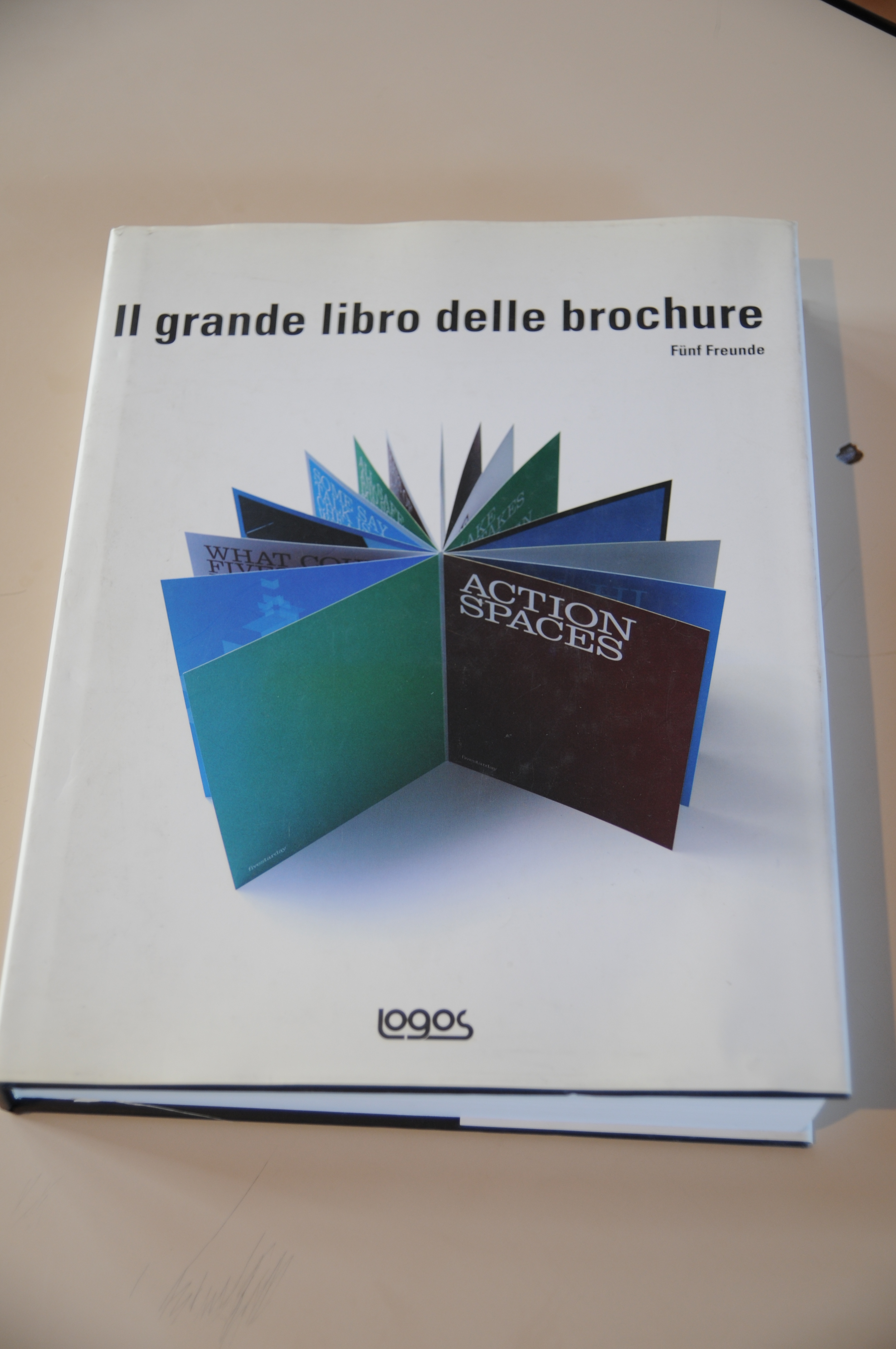 il grande libro delle brochure NUOVO
