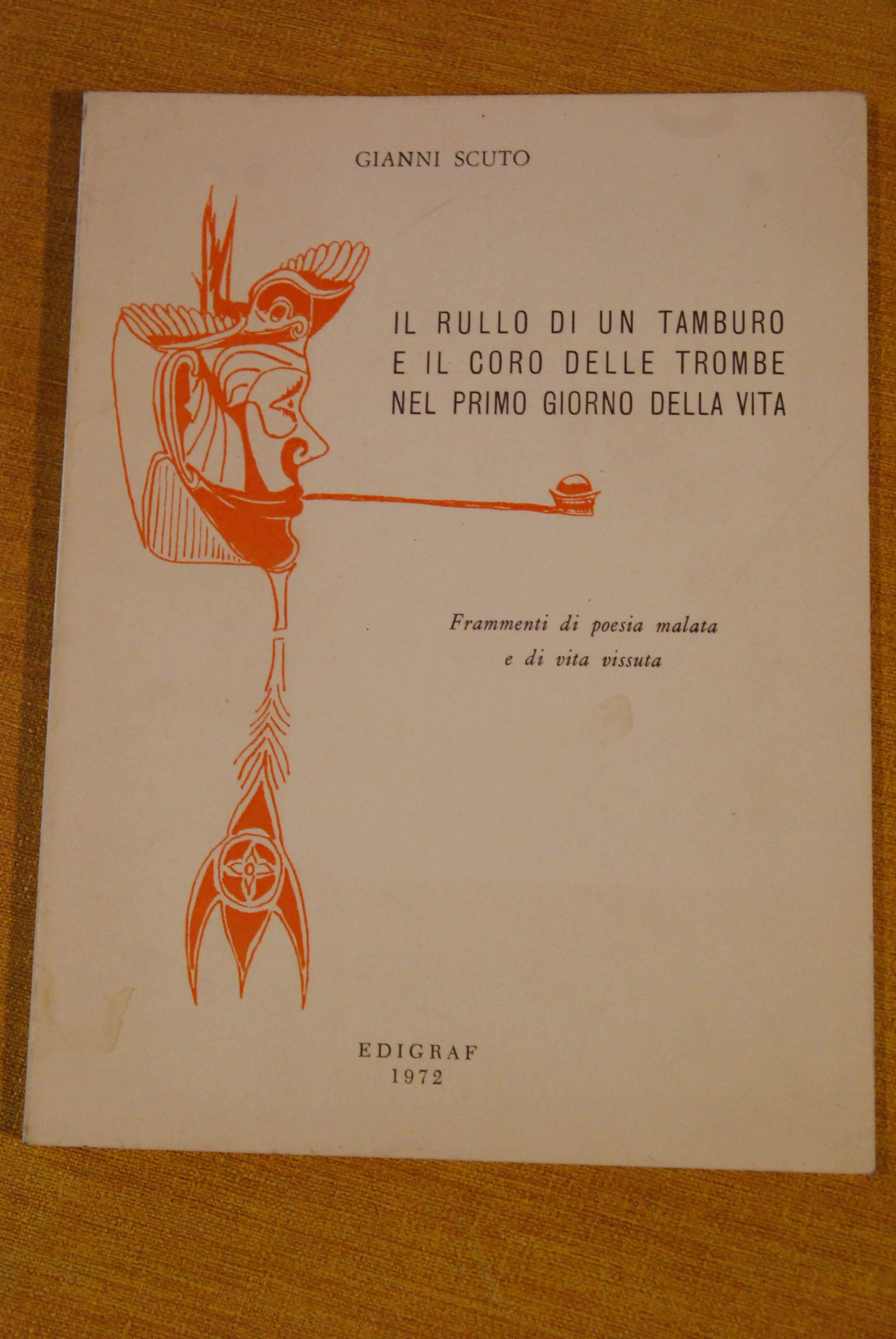 il rullo di un tamburo e il coro delle trombe …