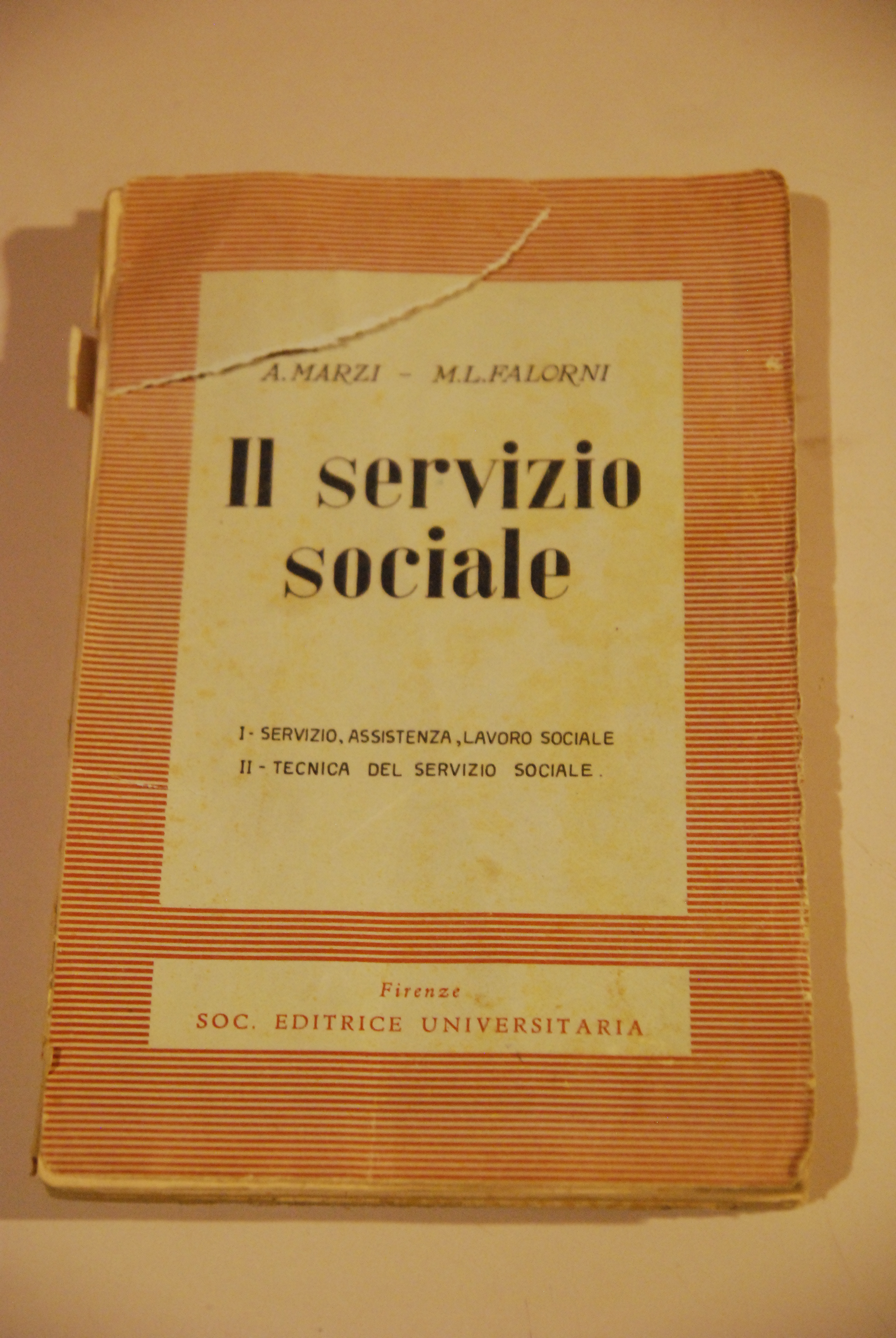 il servizio sociale (copertina con strappo, volume integro e in …