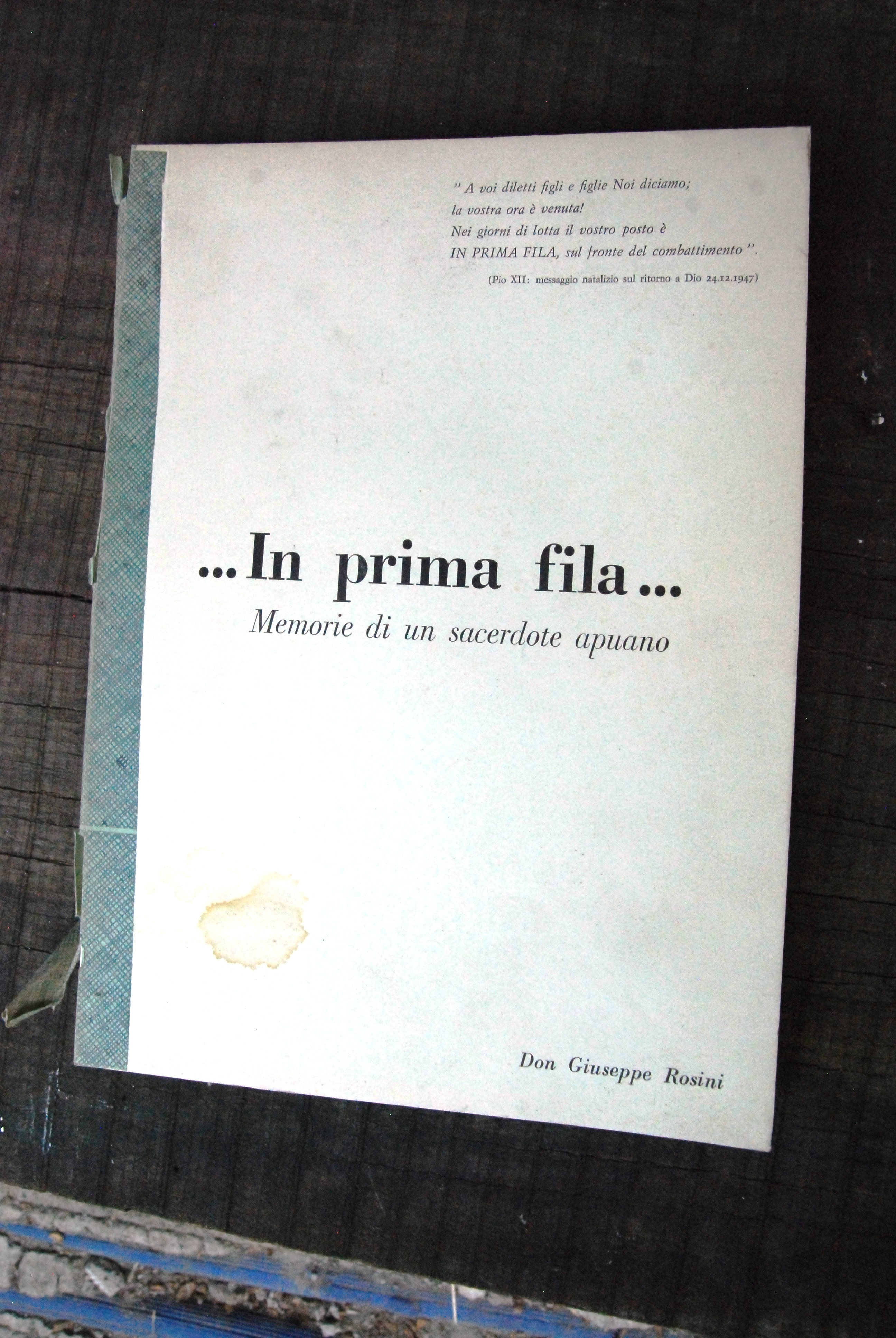 in prima fila memorie di un sacerdote apuano