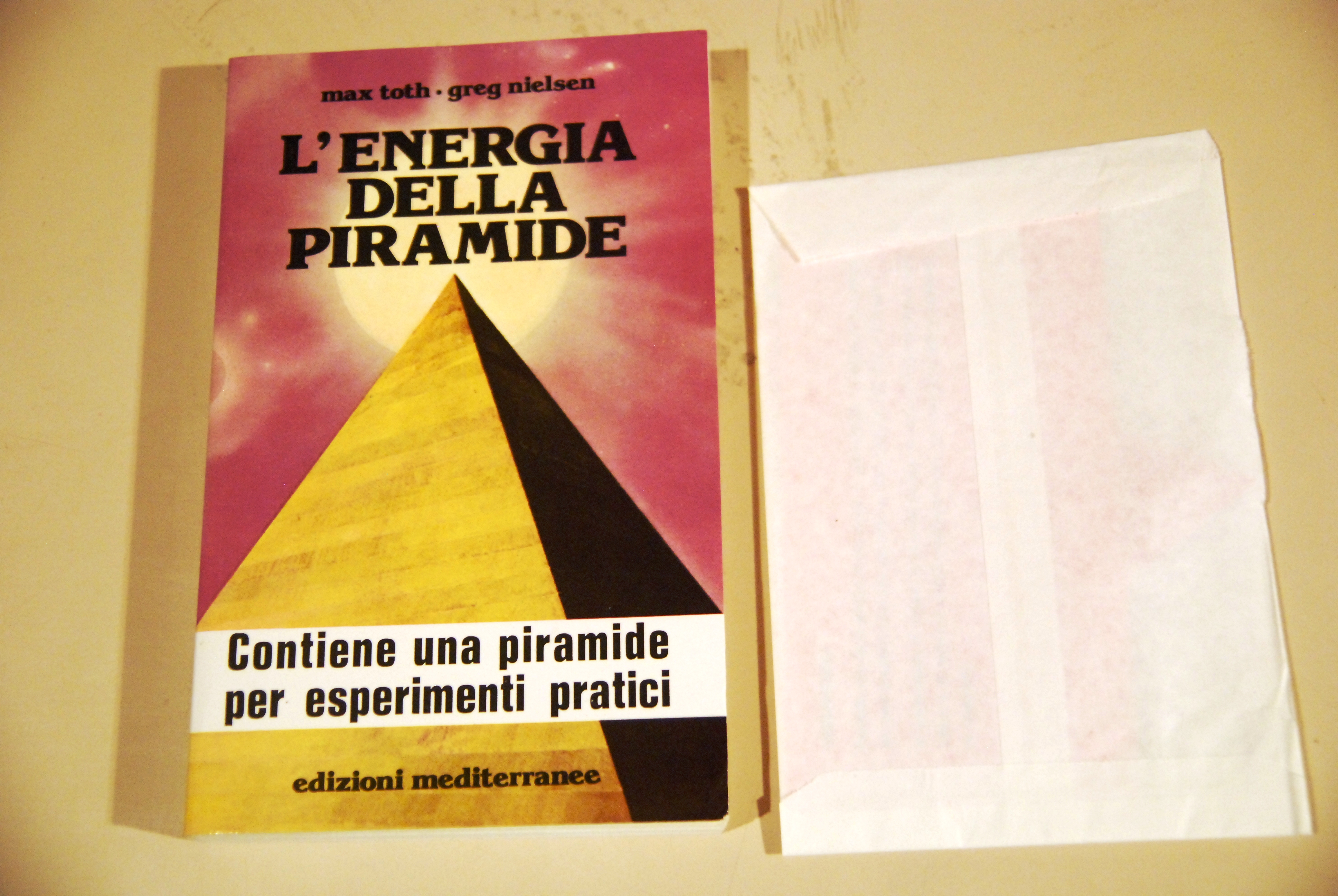 l'energia della piramide (contiene piramide ) NUOVISSIMO
