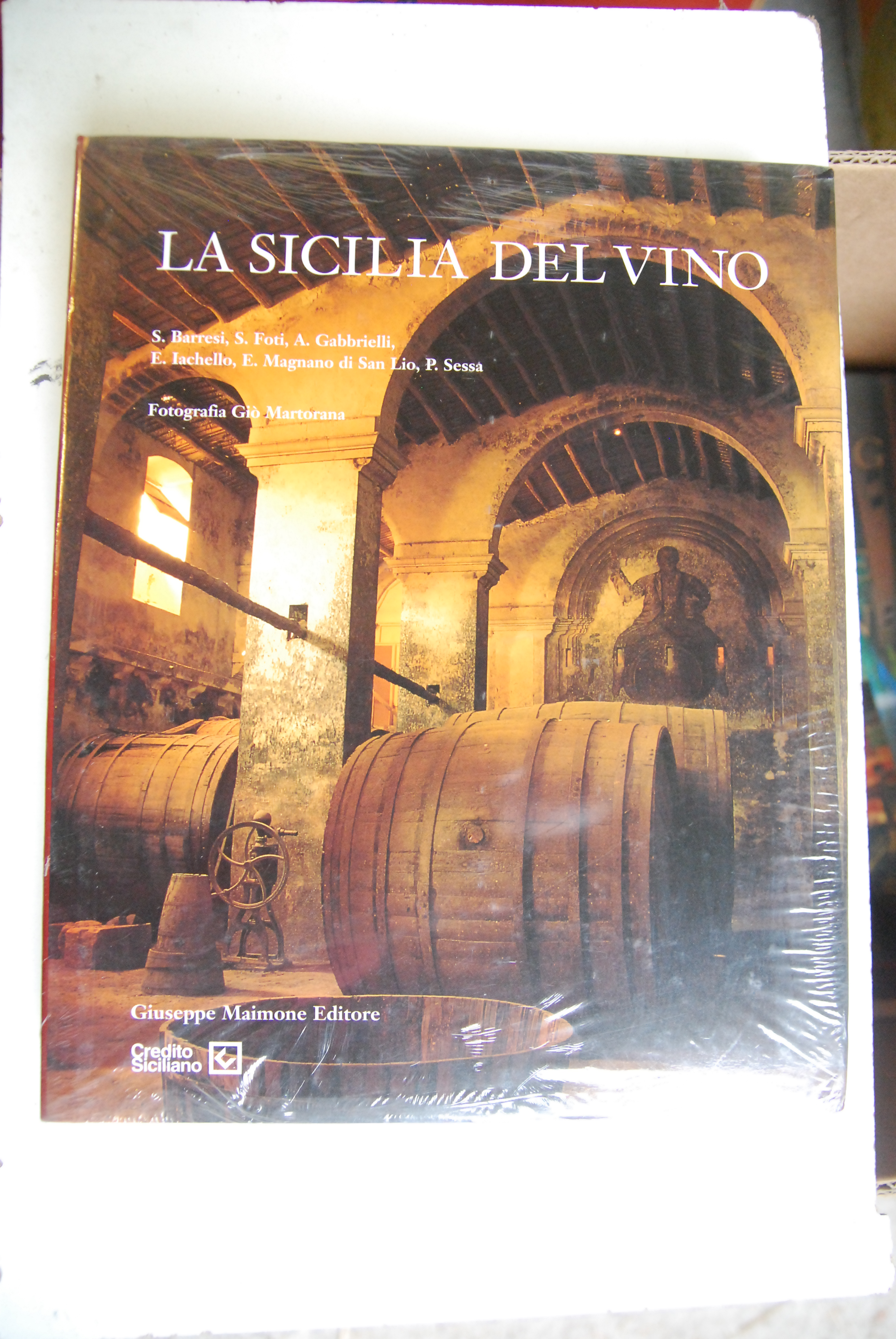 la sicilia del vino ancora nel cellophane NUOVO