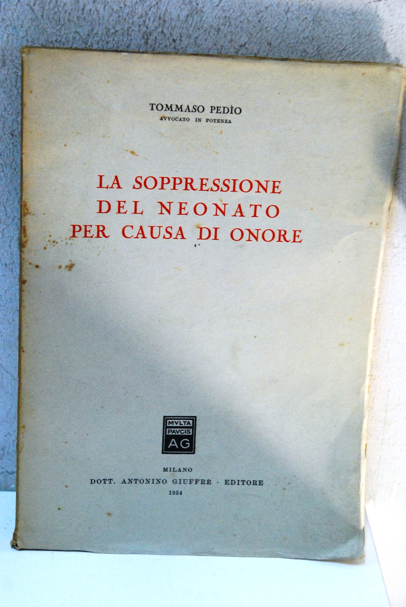 la soppressione del neonato per causa di onore (come nuovo)