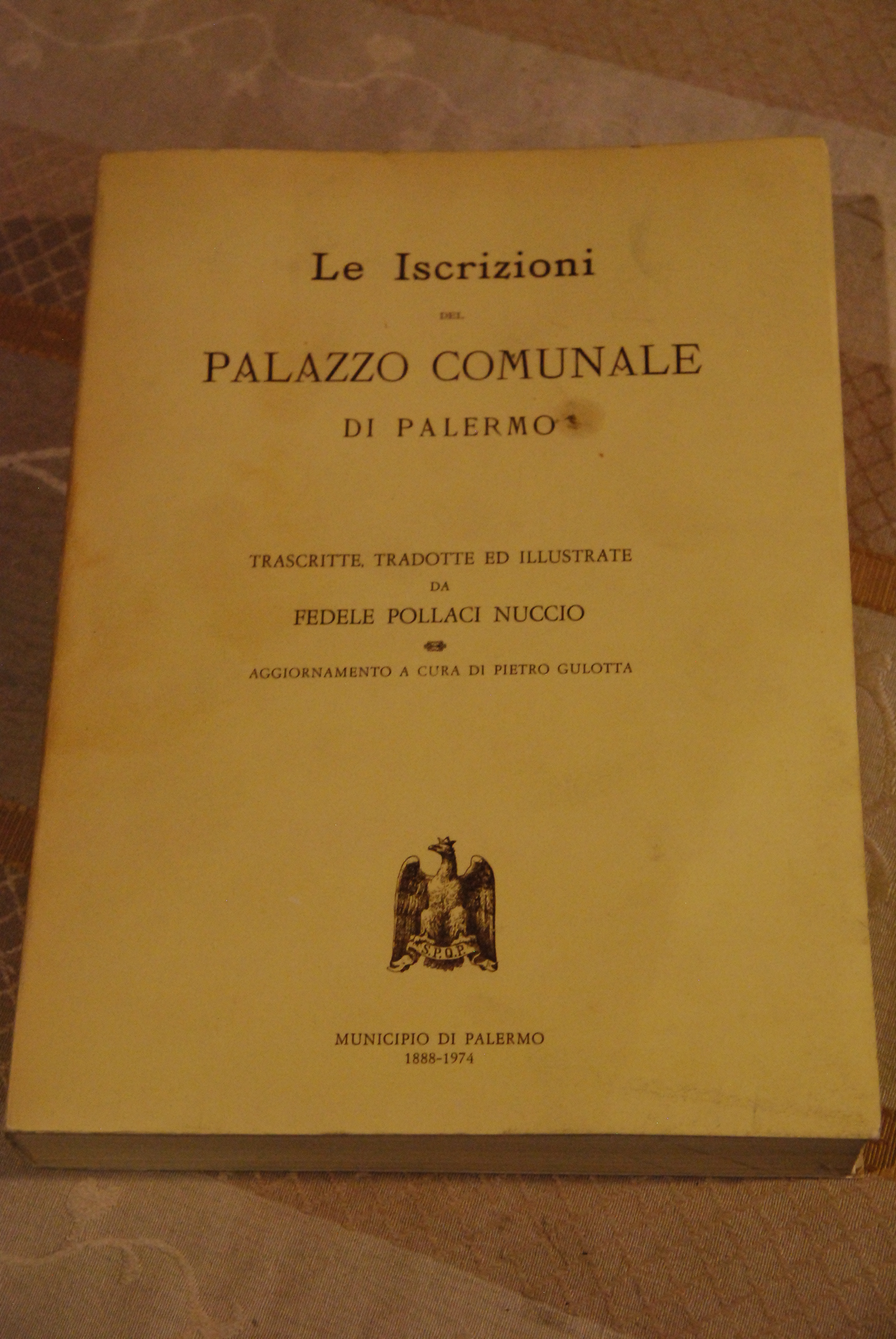 le iscrizioni del palazzo comunale di palermo