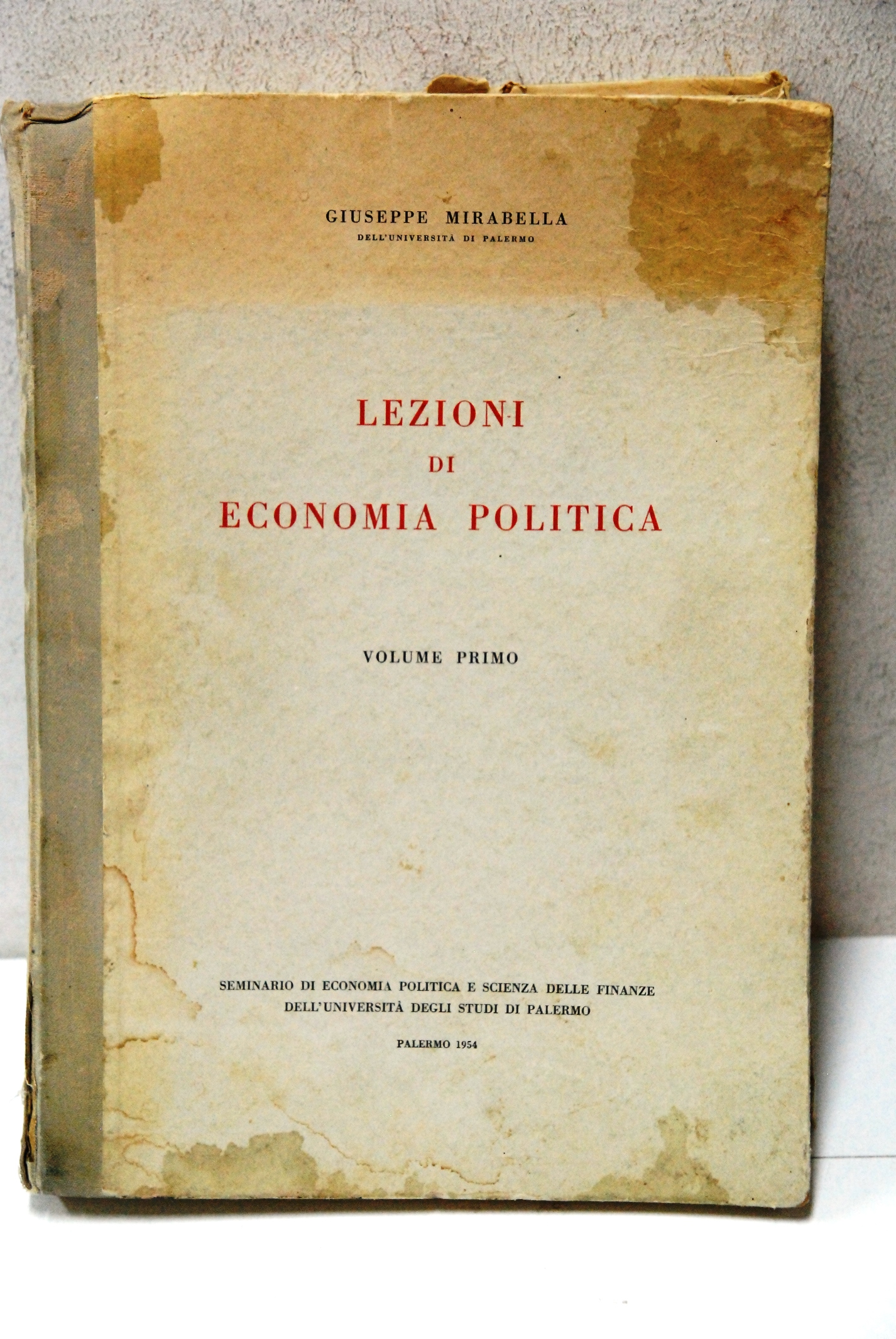 lezioni di economia politica volume primo (coperrtina rovinata, interni perfetti)