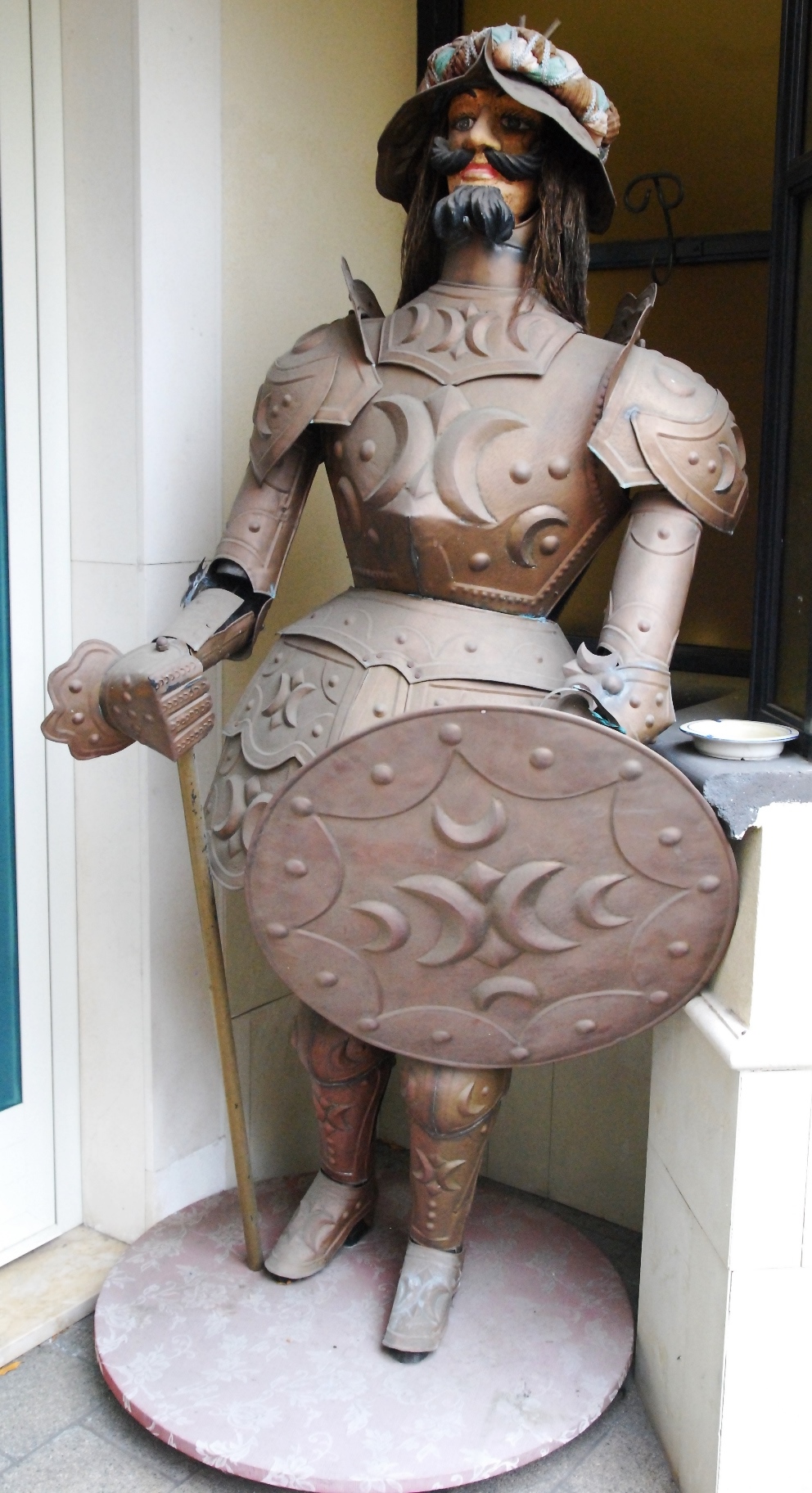 pupo altezza due metri statico