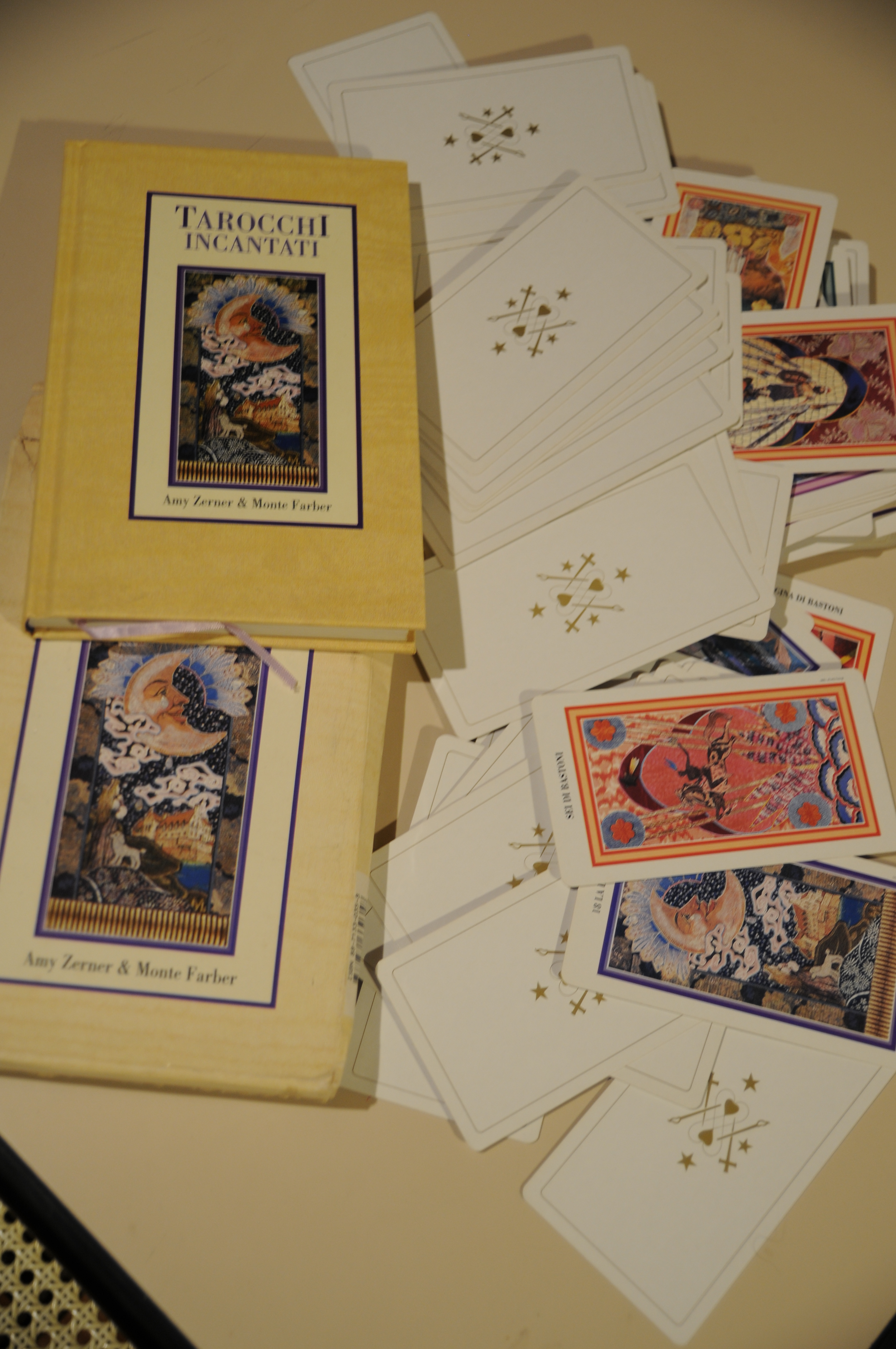 tarocchi incantati 22 carte arcani maggiori, 56 minori e libro