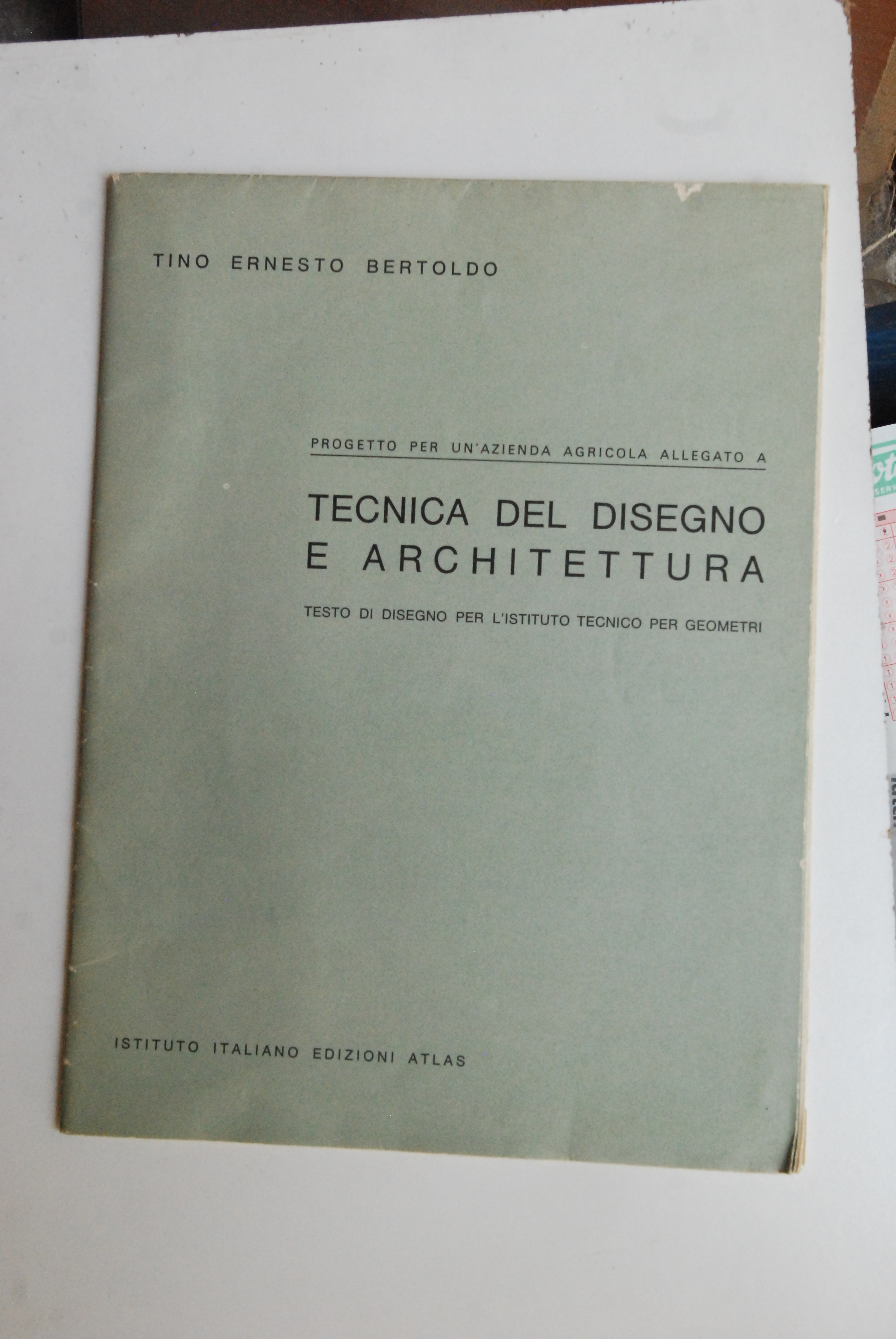 tecnica del disegno e architettura prodotto per un'azienda agricola