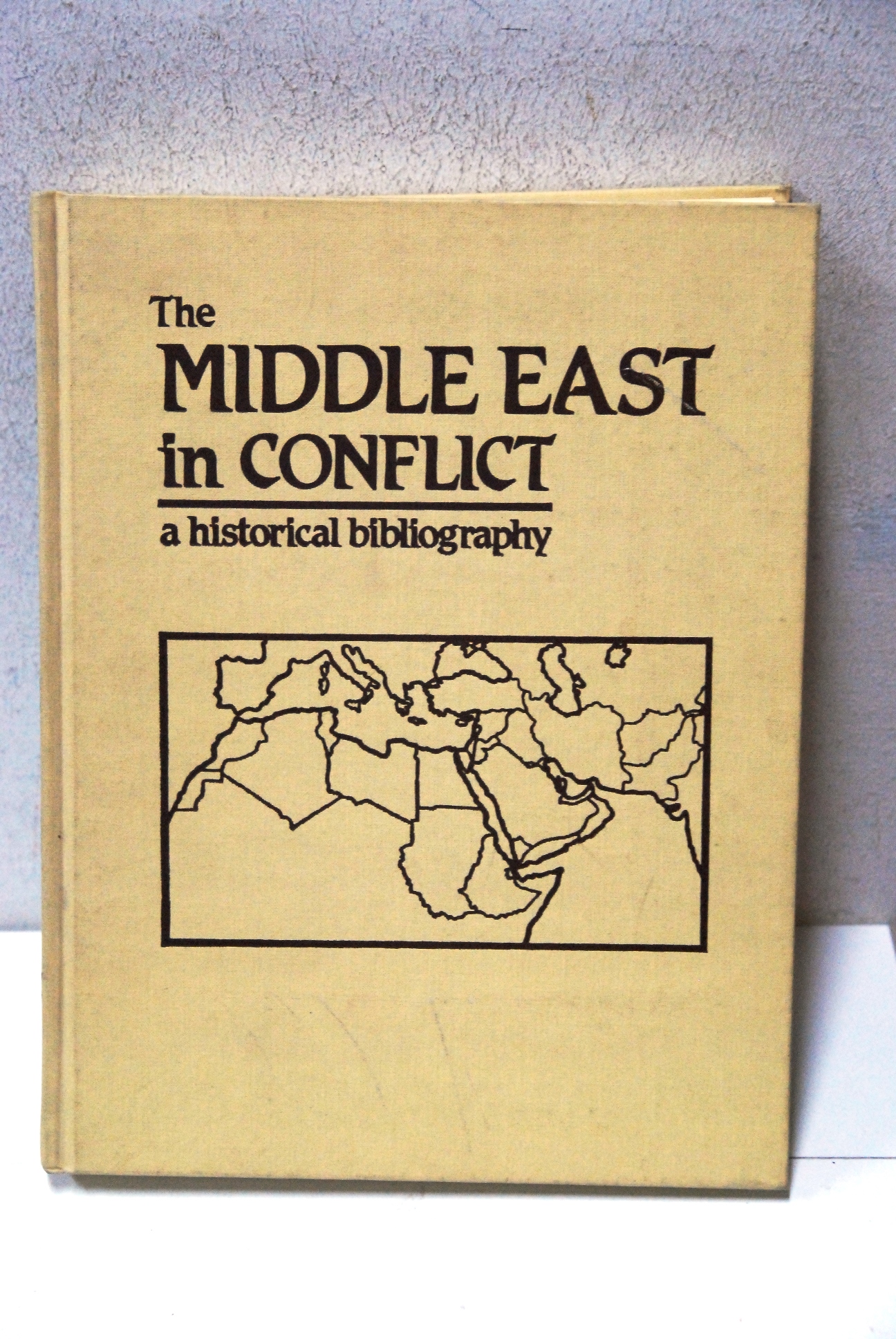 the middle east in conflict a historical biography hardcover NUOVO