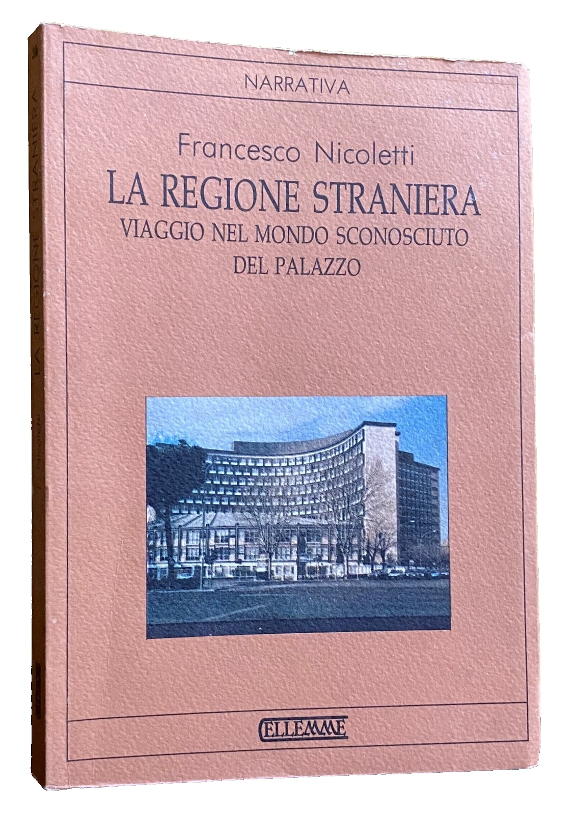 LA REGIONE STRANIERA. VIAGGIO NEL MONDO SCONOSCIUTO DEL PALAZZO