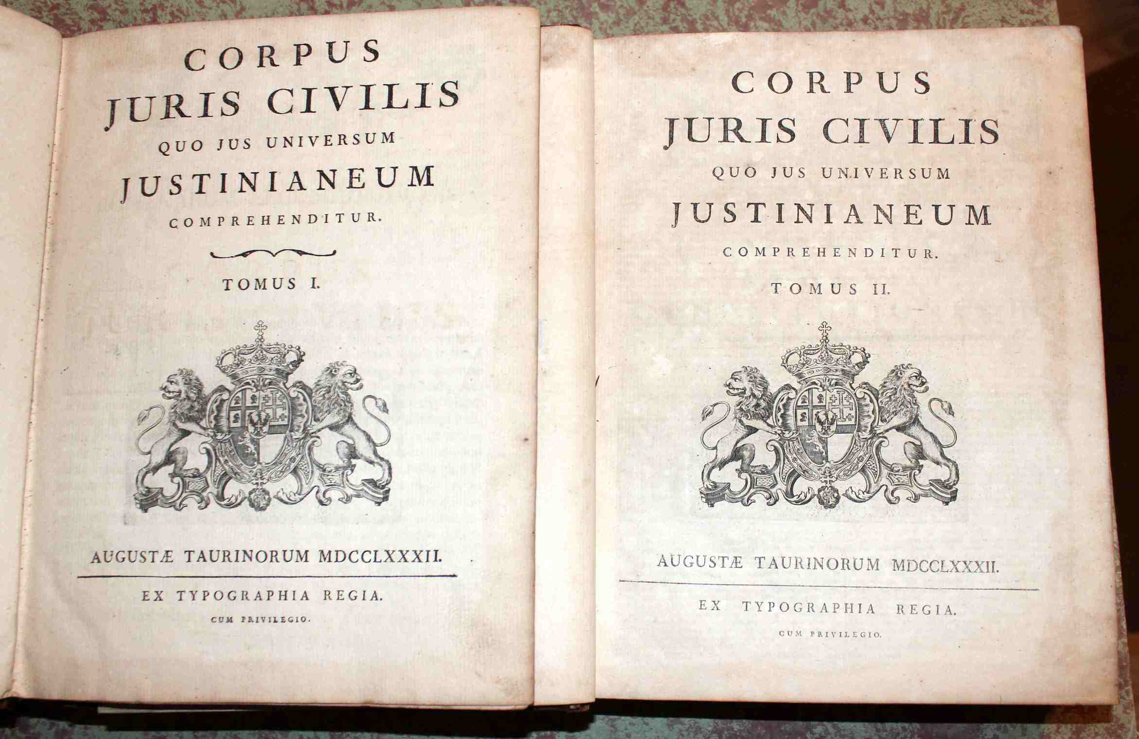 Corpus Juris Civilis quo jus universum justinianeum comprehenditur. Due volumi