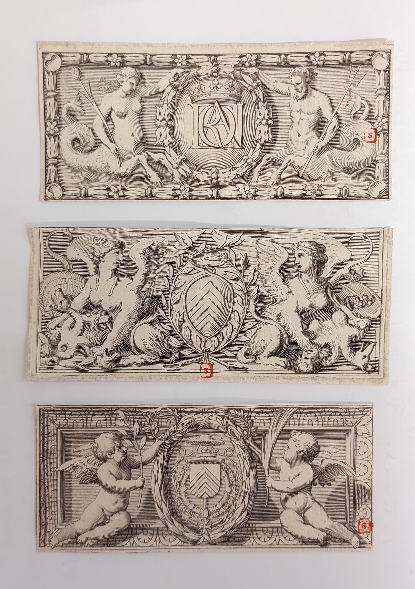 TRE INCISIONI CON FREGI