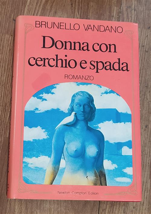 Donna Con Cerchio E Spada