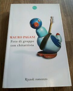 Foto Di Gruppo Con Chitarrista