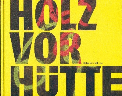 Helga Schmidhuber. Holz vor Hütte.