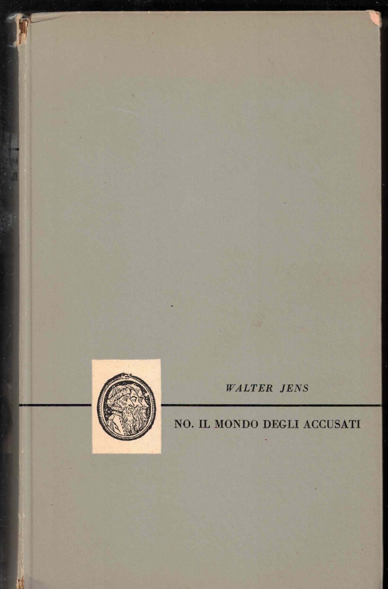 No. Il mondo degli accusati