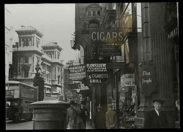Fleet Street, Dragon Statue, London 1935. Fotografia originale di uno …