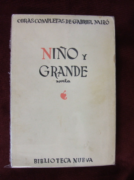 Niño y grande.