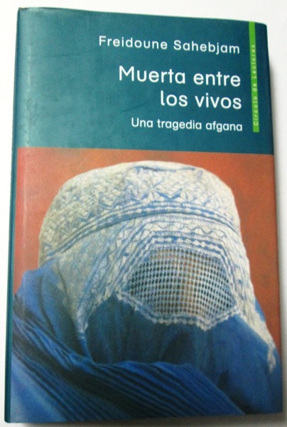 MUERTA ENTRE LOS VIVOS. Una tragedia afgana