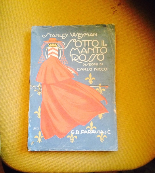 Sotto il manto rosso.