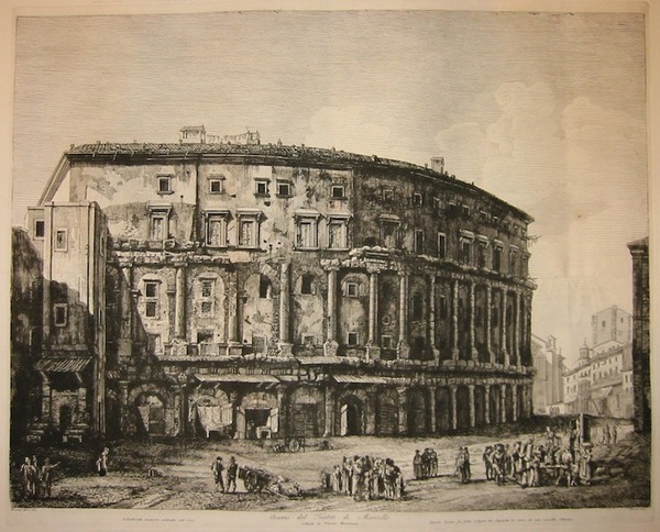 Avanzi del Teatro di Marcello situato in Piazza Montanara