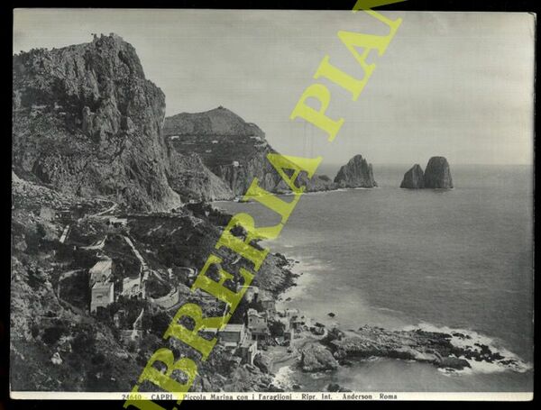 Capri. Piccola Marina con i Faraglioni.