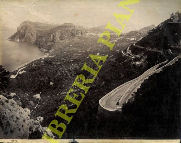 Capri. Veduta panoramica con strada e tornanti.