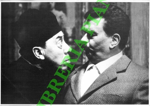 Fernandel & Gino Cervi (Don Camillo e Peppone).