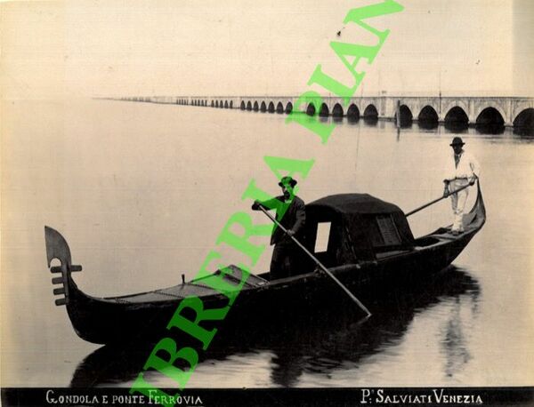 Venezia. Gondola e Ponte Ferrovia.