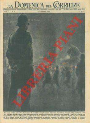 Direttore d'orchestra raggiunge il teatro accompagnato da una fiaccolata che …