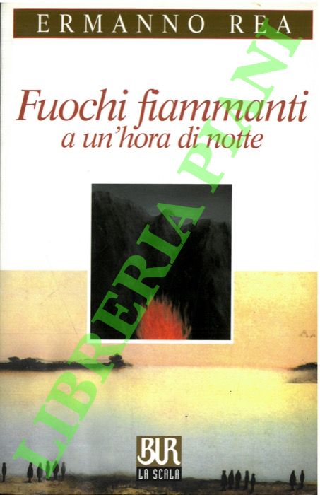 Fuochi fiammanti a un'hora di notte.