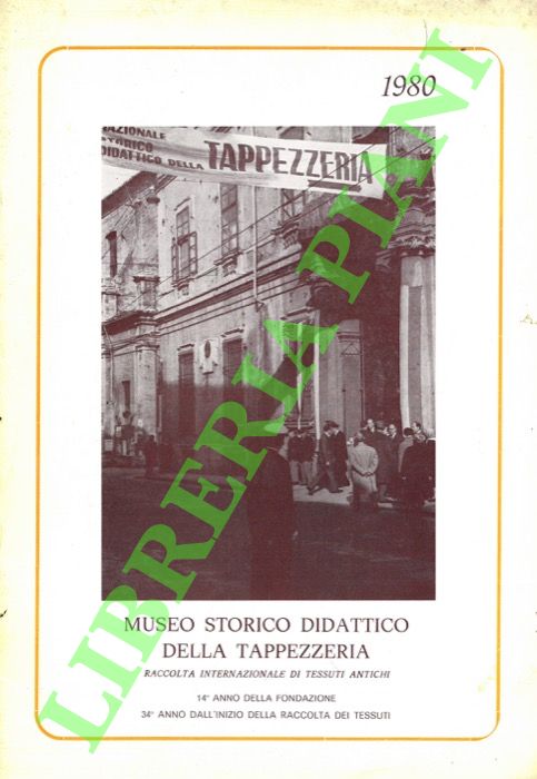 Museo storico didattico della tappezzeria. Raccolta internazionale di tessuti antichi.