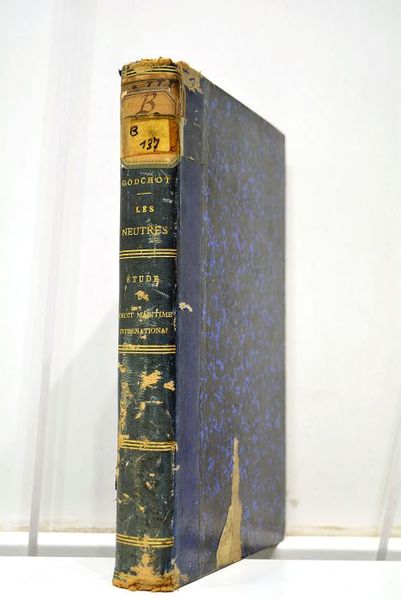 Les Neutres. Etude juridique et historique de droit maritime international.