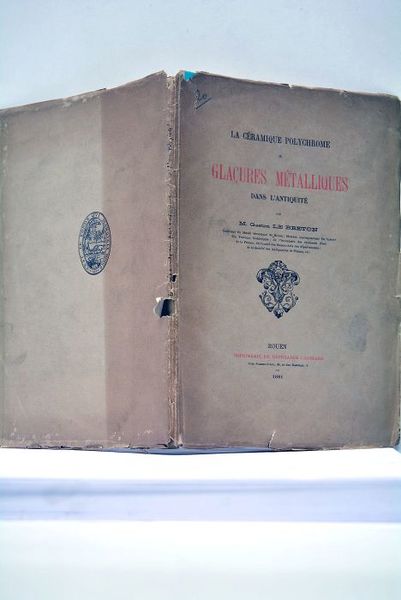La céramique polychromique à glaçures métalliques.
