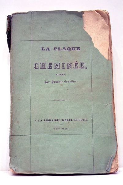 La plaque de cheminée.