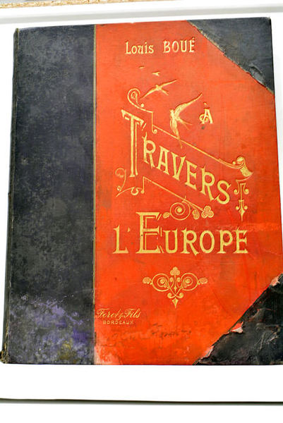 À travers l'Europe.