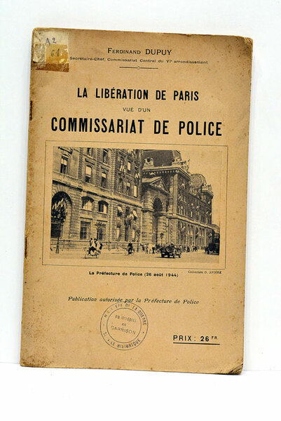 La libération de Paris. Vue d'un Commissariat de Police.