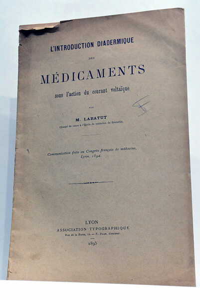 L'introduction diadermique des médicaments sous l'action du courant voltaïque.