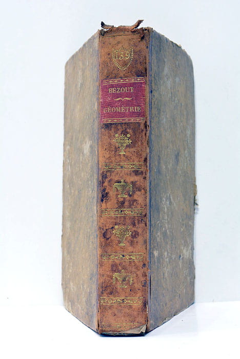 Cours de mathématiques. Seconde partie. Notes sur la géometrie par …