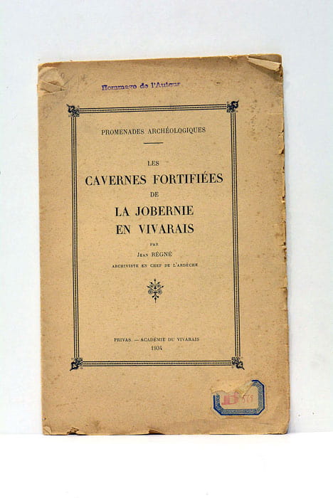 Les cavernes fortifiées de la Jobernie en Vivarais.