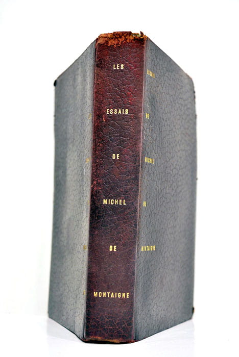 LES ESSAIS de Michel de Montaigne.