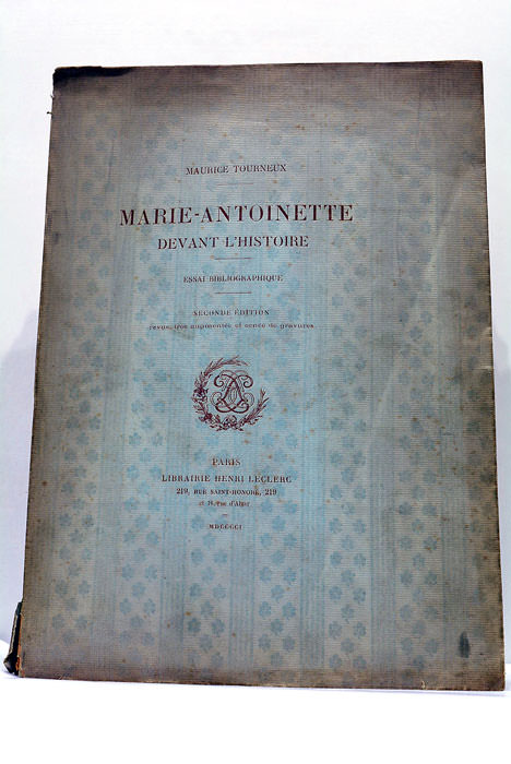 Marie-Antoinette devant l'histoire. Essai bibliographique. Seconde édition revue, très augmentée …