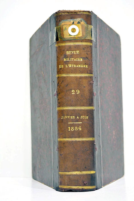 REVUE MILITAIRE de l'étranger.