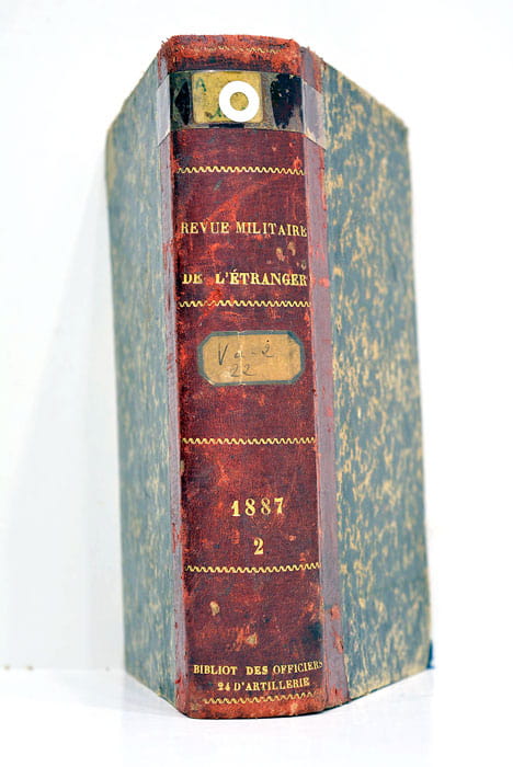 REVUE MILITAIRE de l'étranger.